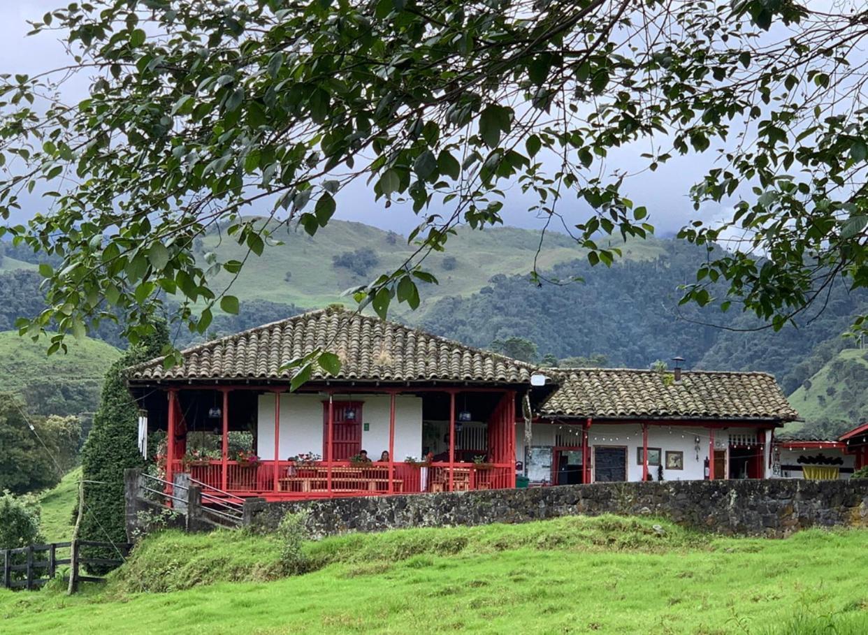 Hostal La Laguna Villamaría Exterior photo